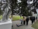 Акция "Красные гвоздики". Возложение цветов